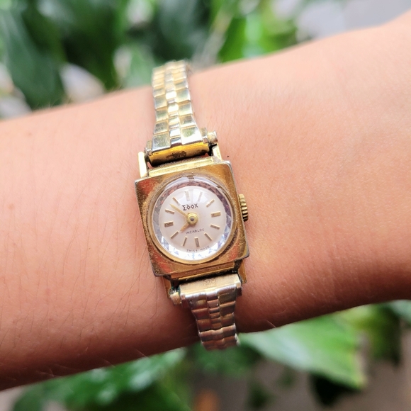 Vintage Edox Swiss Incabloc Dainty Gold Watch - Picture 5 of 8